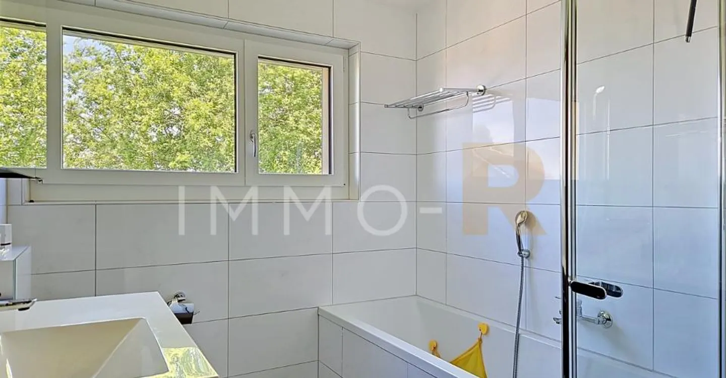 Casa a schiera con giardino - Foto 6 di 8