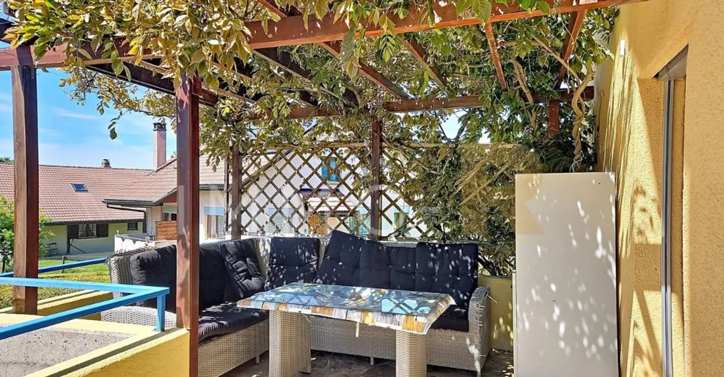 Casa a schiera con giardino - Foto 7 di 8