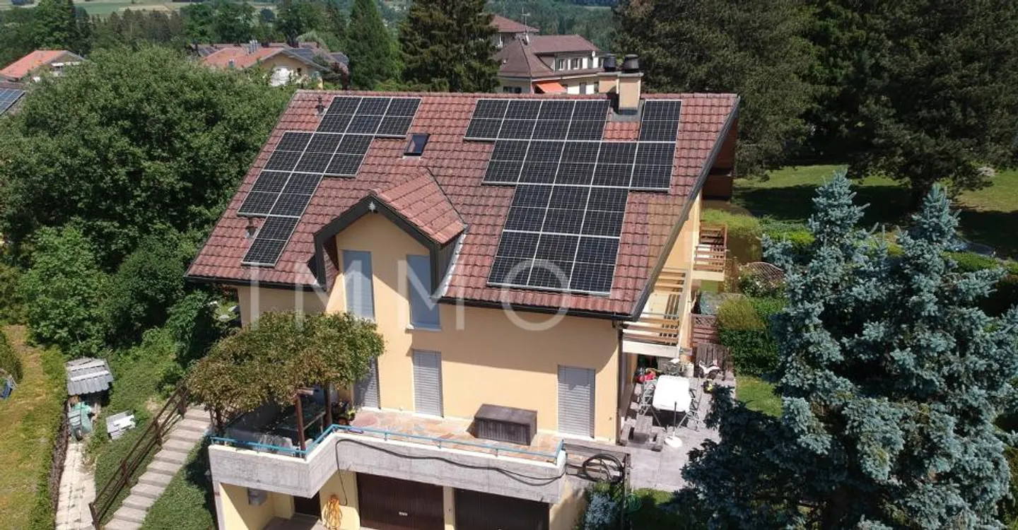 Casa a schiera con giardino - Foto 1 di 8