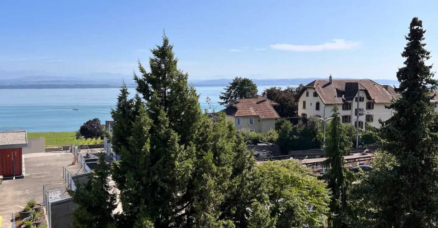 Helles Apartment mit Blick auf den See und die Alpen - Foto 1 von 7