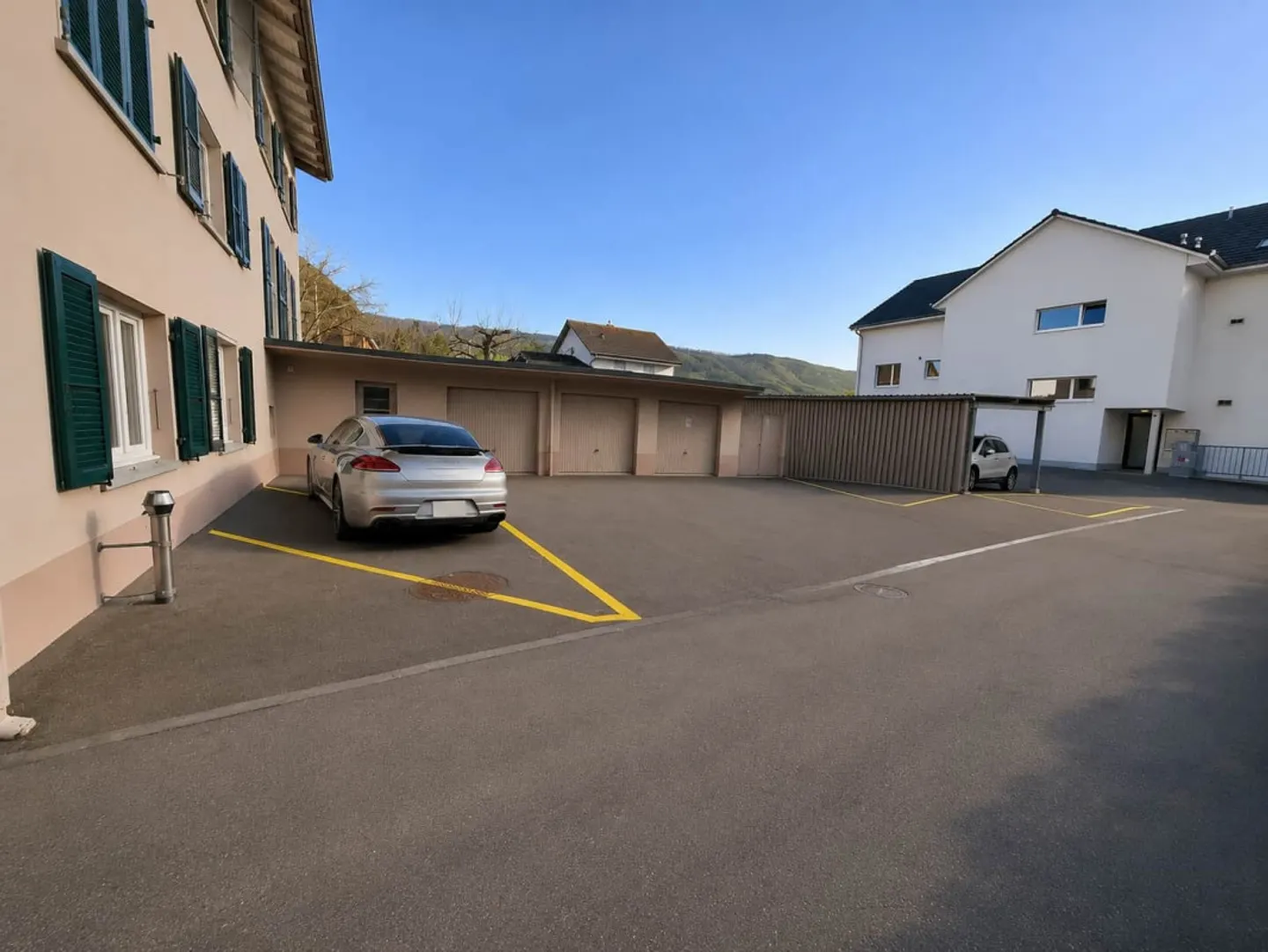 Edificio di rendimento a Courtételle - 5 appartamenti, garage e laboratorio - Foto 3 di 10