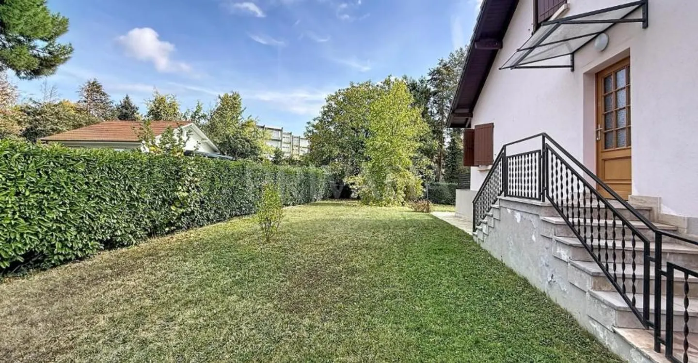 Exklusiv: Einfamilienhaus mit großem Garten - Foto 6 von 8