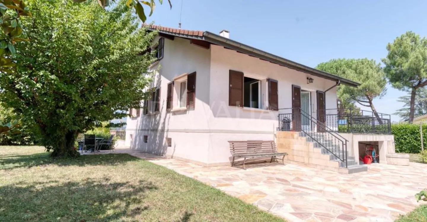 Exklusiv: Einfamilienhaus mit großem Garten - Foto 1 von 8
