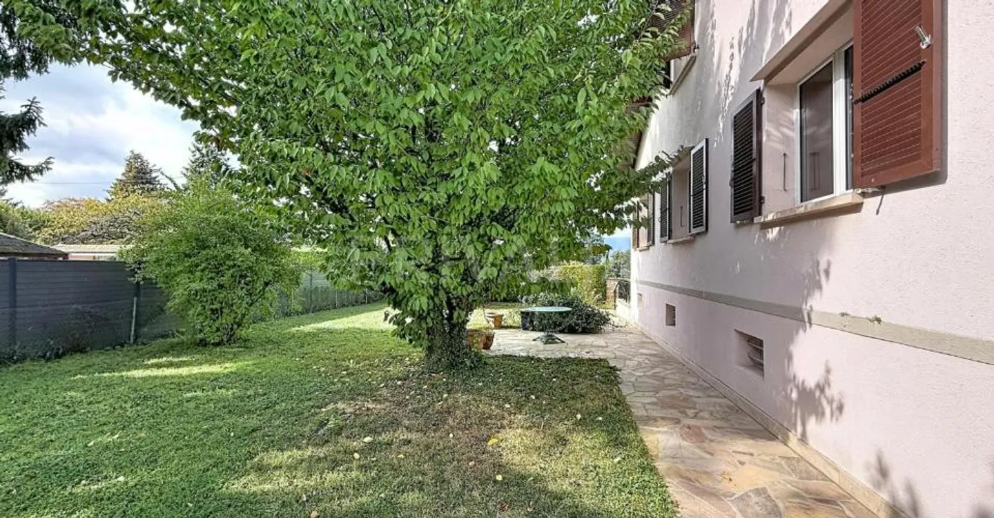 Exklusiv: Einfamilienhaus mit großem Garten - Foto 7 von 8