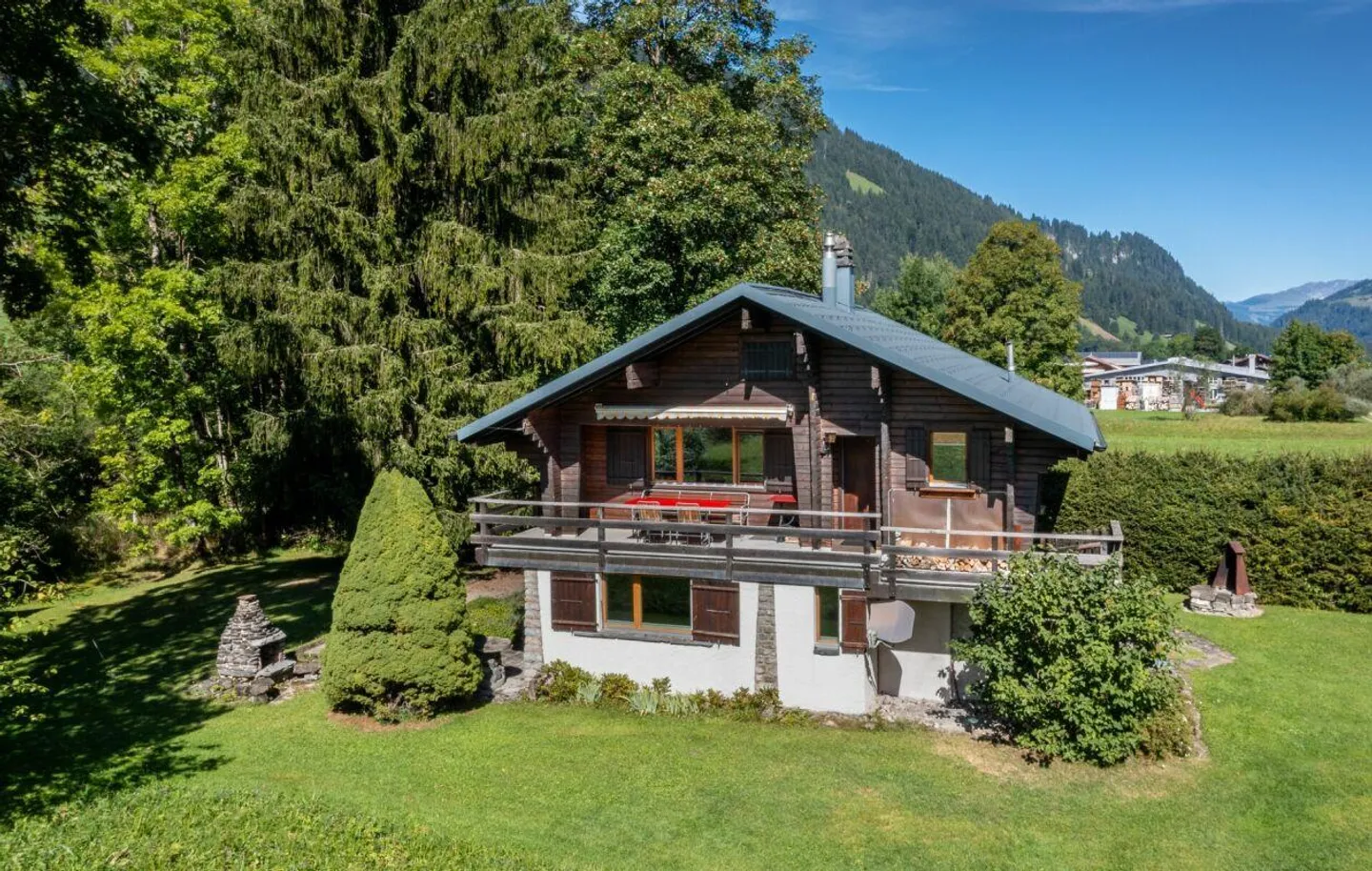 Chalet accogliente con due appartamenti in vendita - Foto 1 di 13