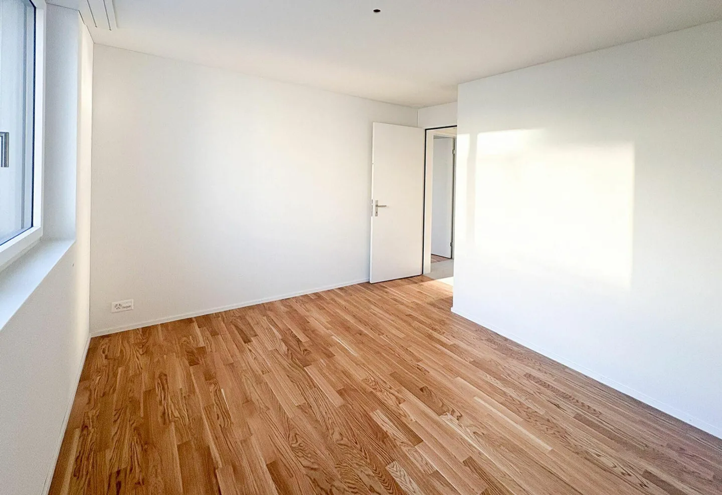 Première location : appartement en attique de 3,5 pièces avec vue sur le lac et les montagnes - Photo 6 sur 10