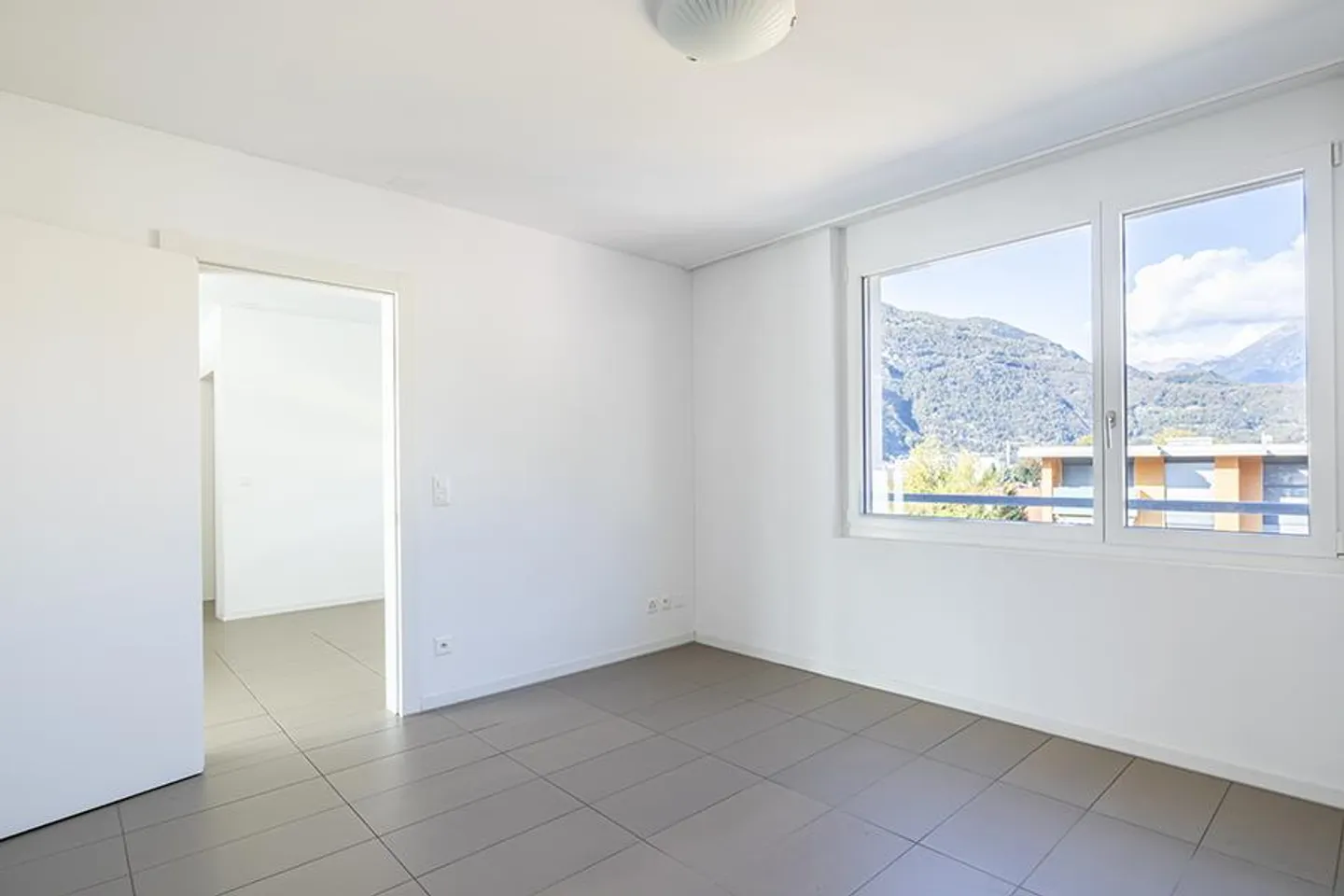 MODERN 4.5 ROOMS IN GIUBIASCO - Photo 11 of 15