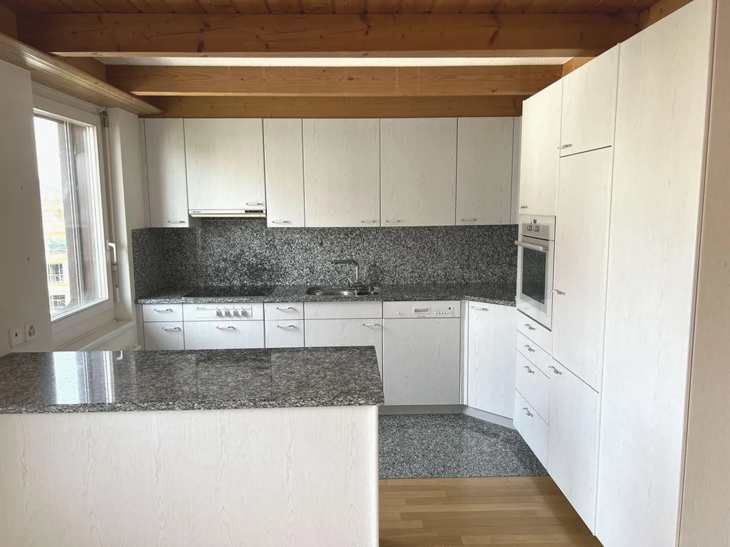 Appartement en duplex attrayant avec deux terrasses - Photo 2 sur 13