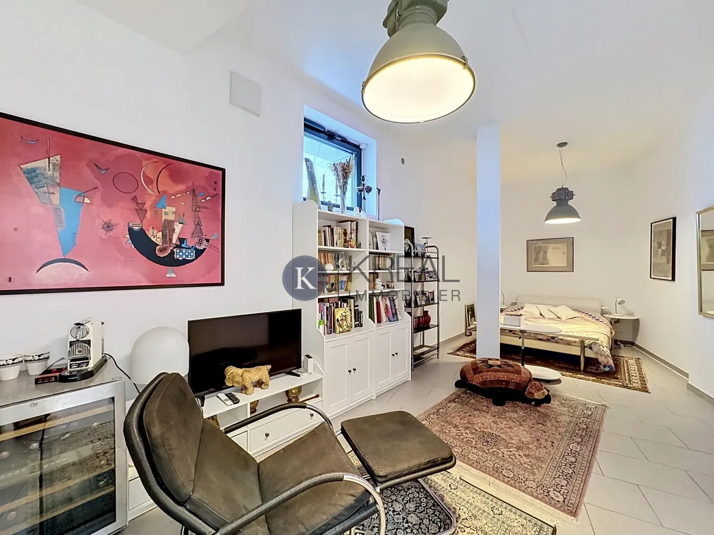 Elegant apartment in a three-family house with high-quality amenities - Photo 10 of 13