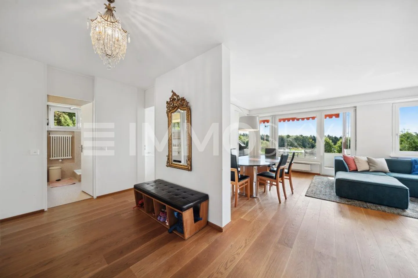 Oasis de tranquillité ensoleillée dans le vert parfait pour un logement sophistiqué - Photo 3 sur 5