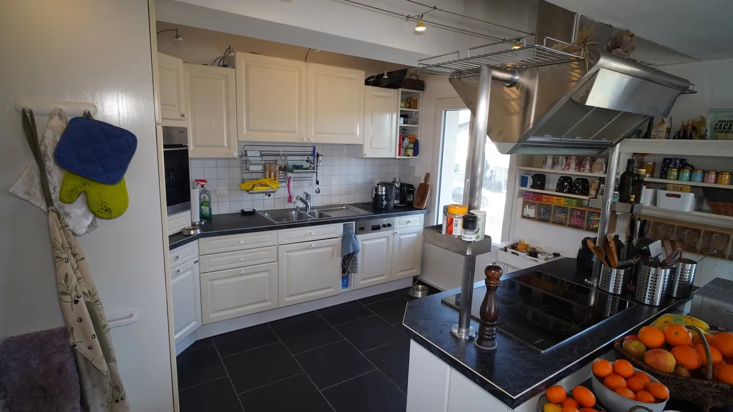 Casa unifamiliare storica con 12 stanze a Niederbipp - Foto 2 di 11