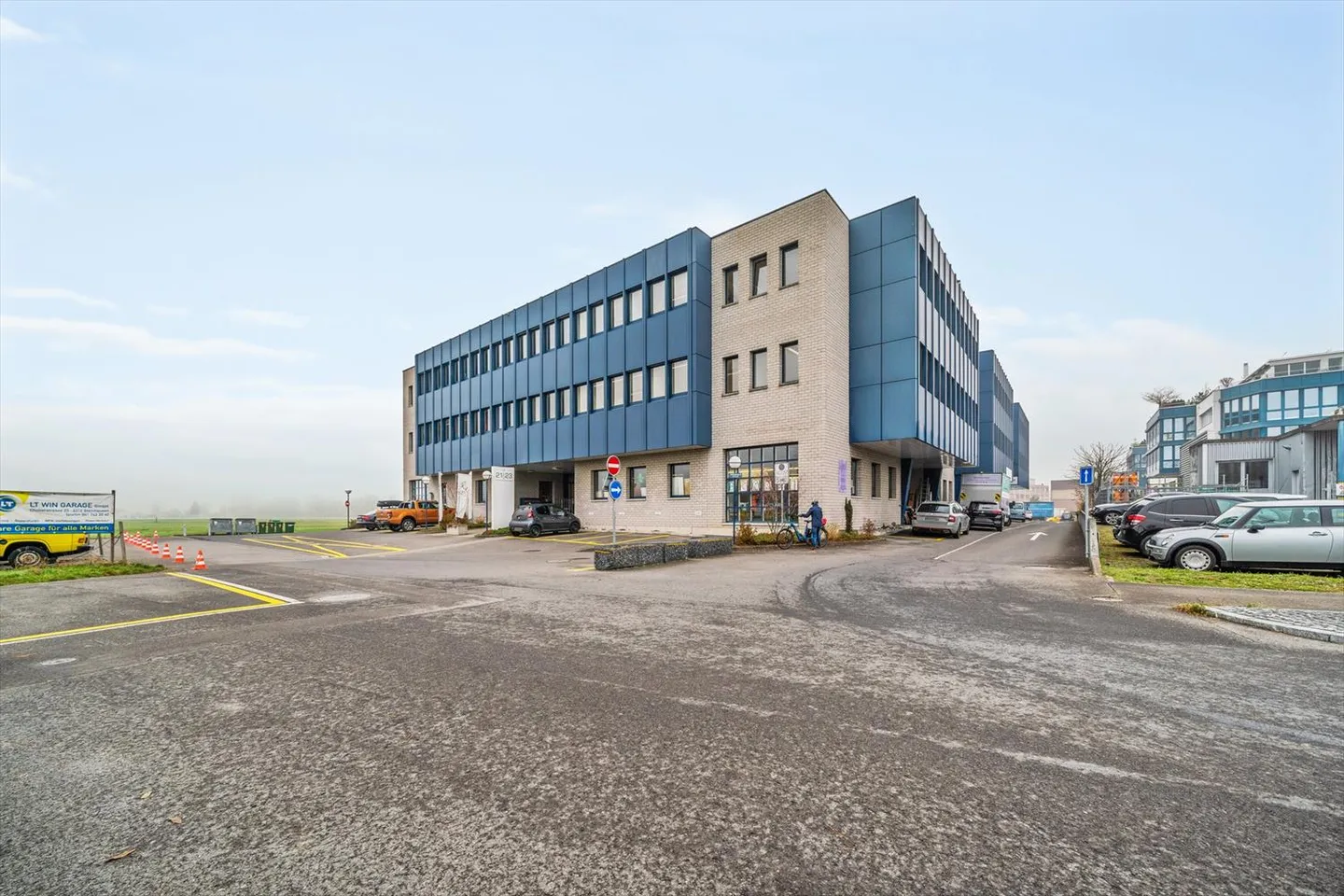 Your new office location in Steinhausen - Photo 2 of 11