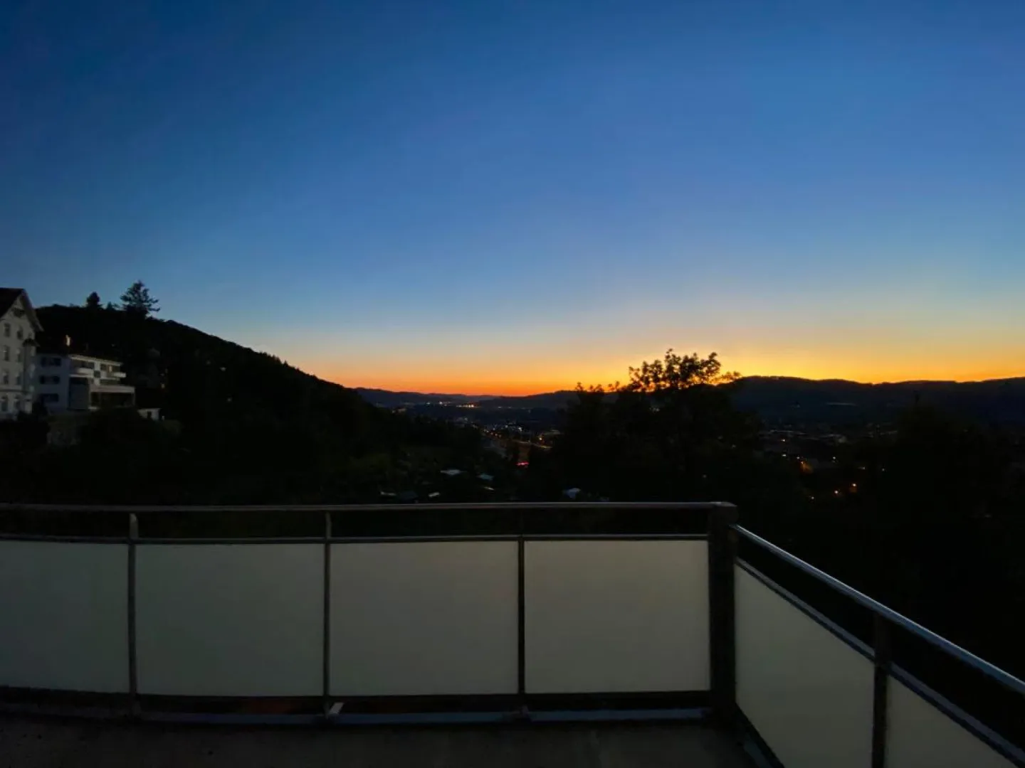 Spacious 4.5-room apartment with balcony and panoramic view - Photo 7 of 9