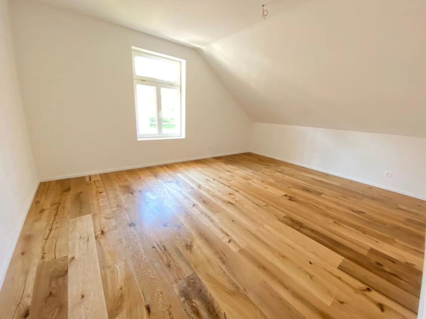 Spacious 4.5-room apartment with balcony and panoramic view - Photo 2 of 9