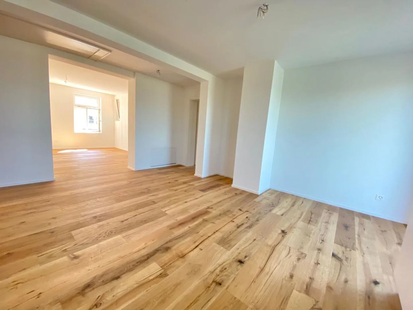 Spacious 4.5-room apartment with balcony and panoramic view - Photo 3 of 9