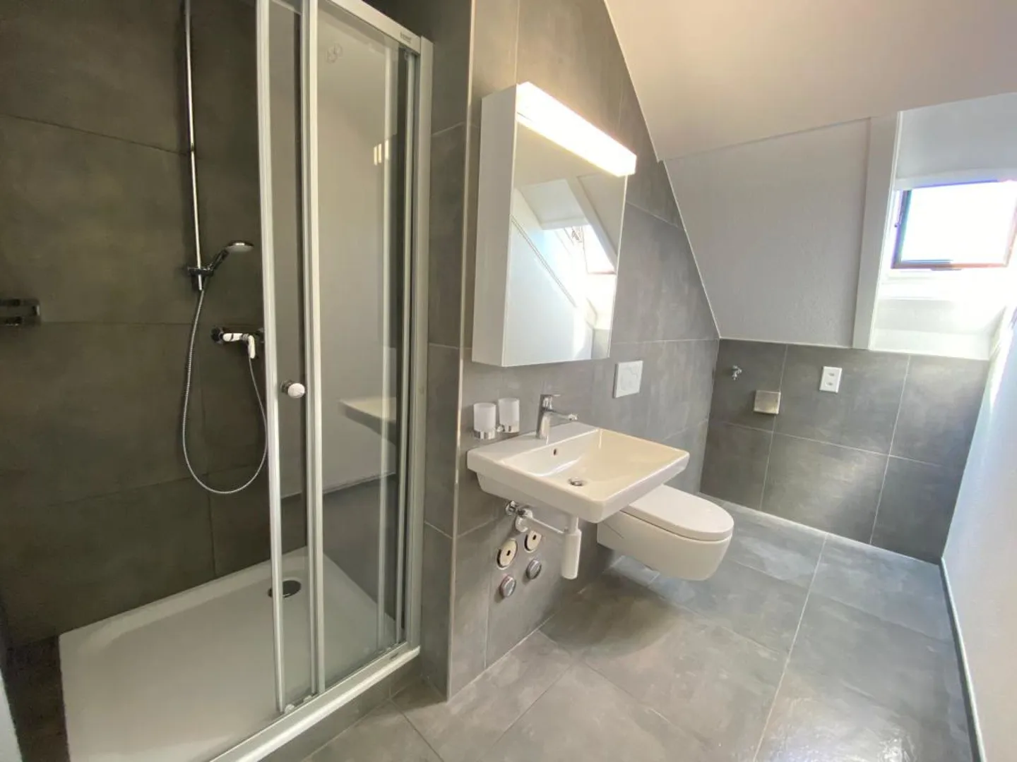 Spacious 4.5-room apartment with balcony and panoramic view - Photo 4 of 9