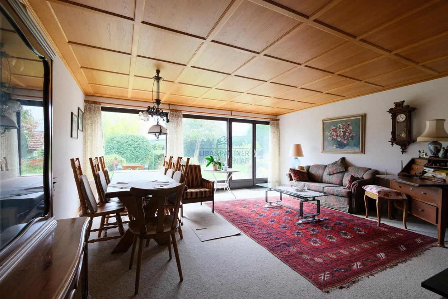 «Lichtdurchflutetes 6.5-Zimmer-Einfamilienhaus mit Weitsicht in Oberwil» - Foto 11 von 13