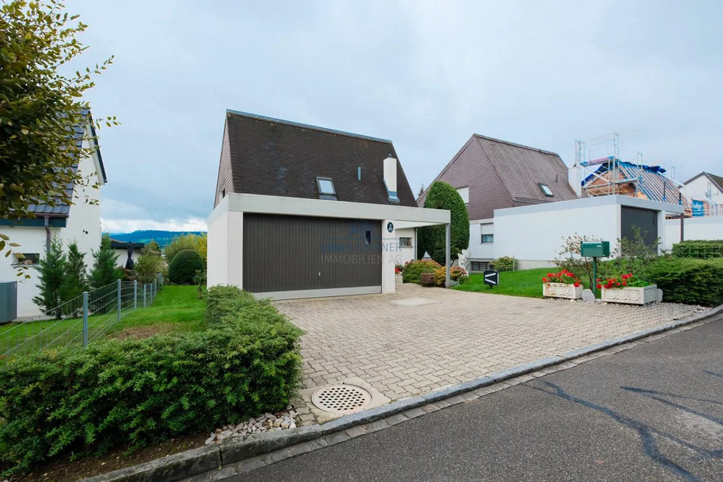 «Lichtdurchflutetes 6.5-Zimmer-Einfamilienhaus mit Weitsicht in Oberwil» - Foto 13 von 13