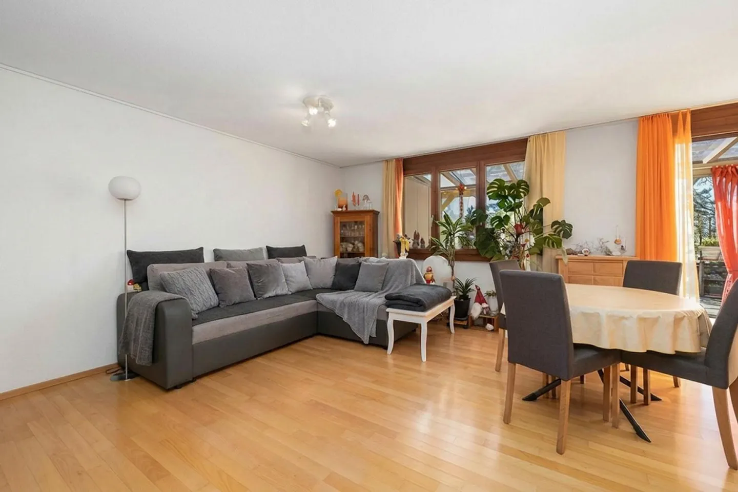 Family-friendly home with garden close to the city - Photo 2 of 13
