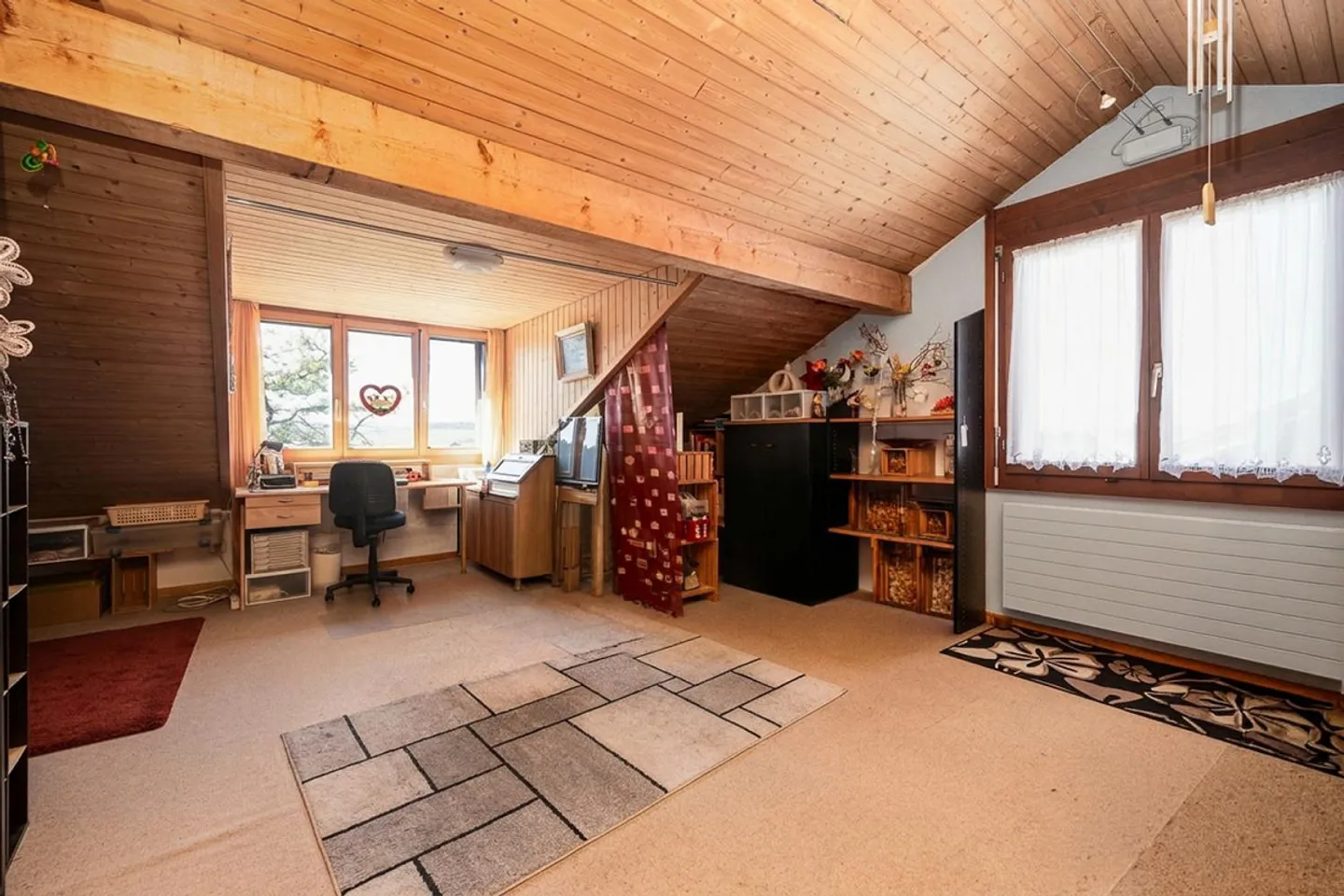 Family-friendly home with garden close to the city - Photo 5 of 13