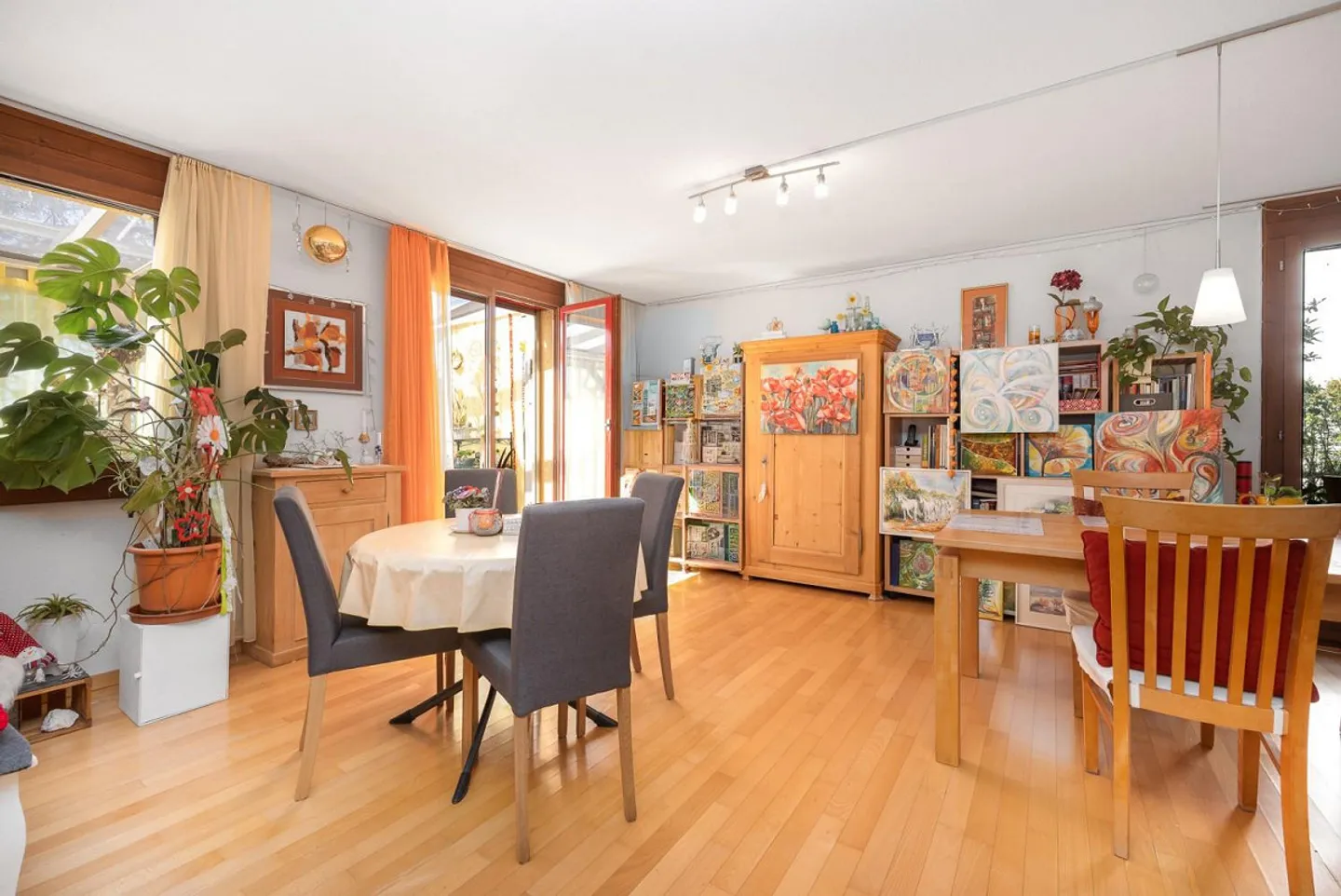 Family-friendly home with garden close to the city - Photo 6 of 13