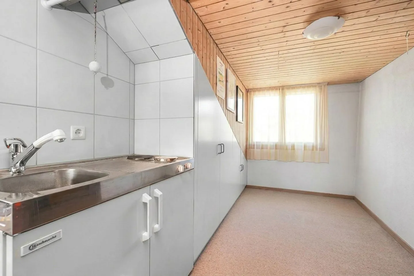 Family-friendly home with garden close to the city - Photo 7 of 13