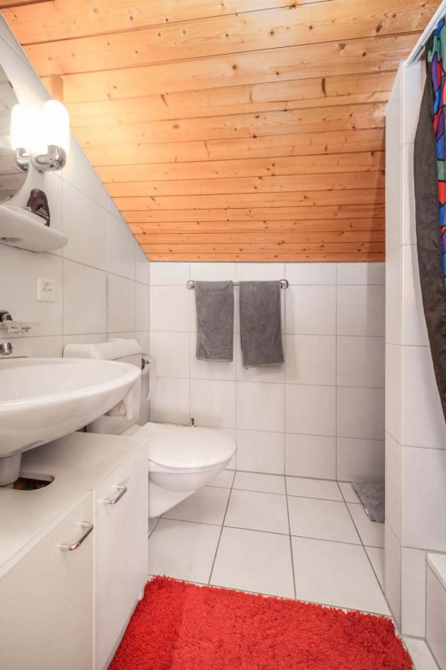 Family-friendly home with garden close to the city - Photo 8 of 13