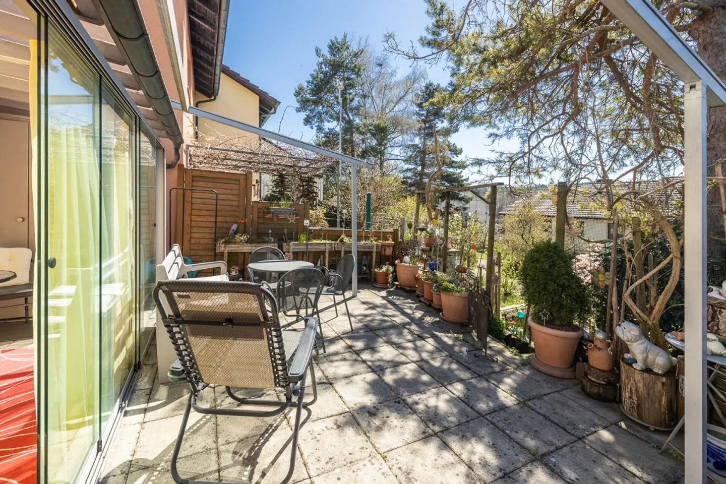 Family-friendly home with garden close to the city - Photo 9 of 13