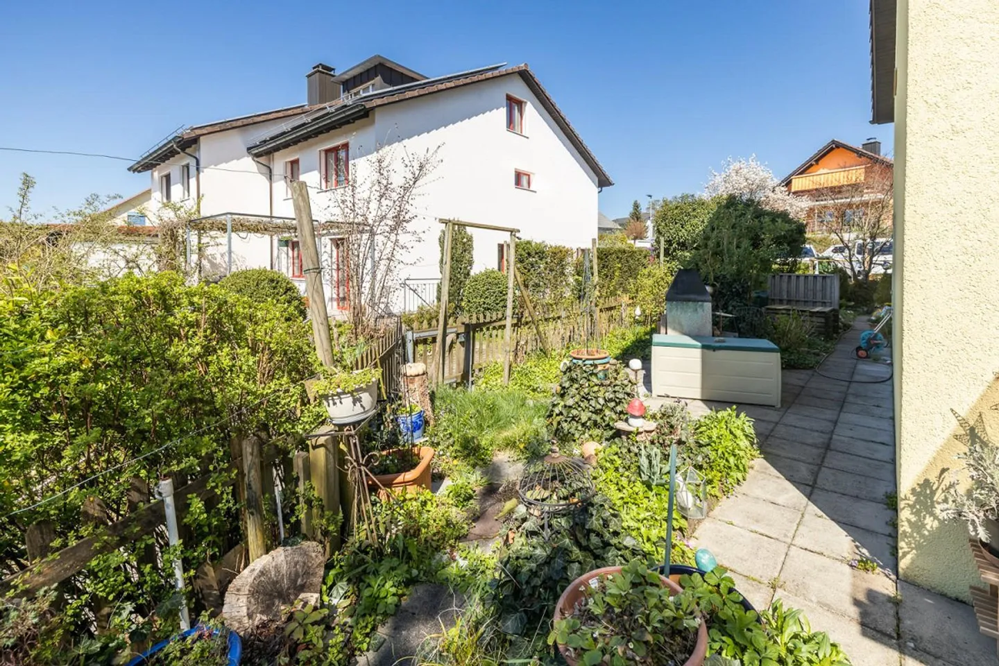 Family-friendly home with garden close to the city - Photo 11 of 13