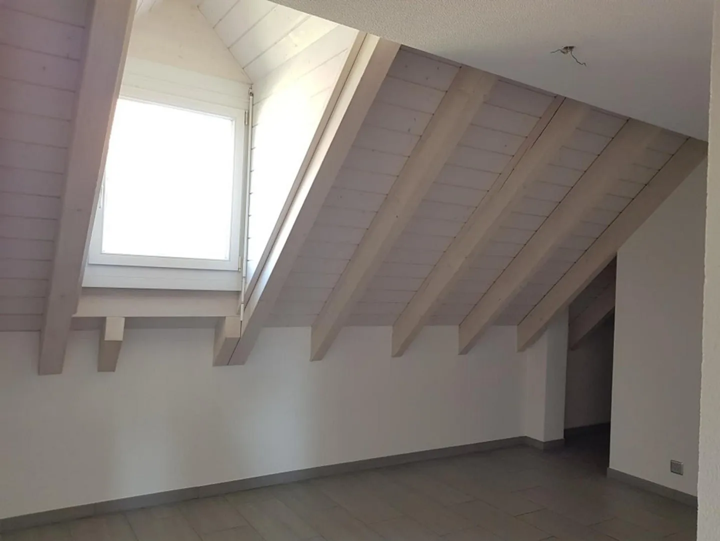 Living with Style & Space Spacious 4.5-Room Maisonette in Wahlen - Photo 3 of 17
