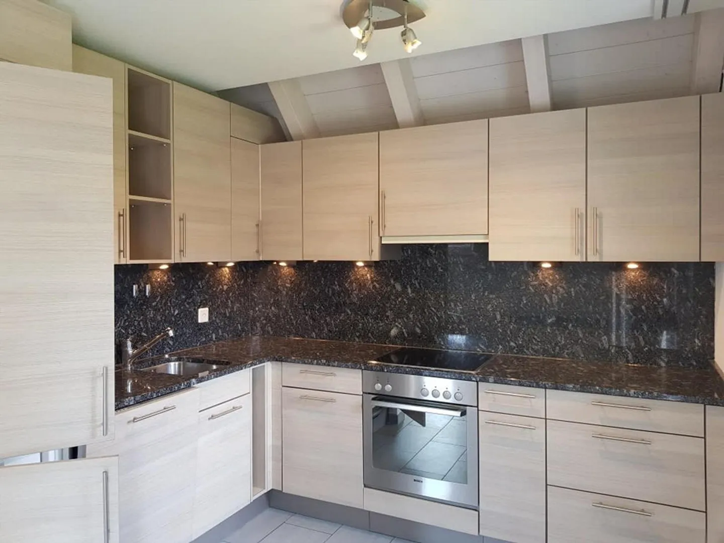 Living with Style & Space Spacious 4.5-Room Maisonette in Wahlen - Photo 4 of 17