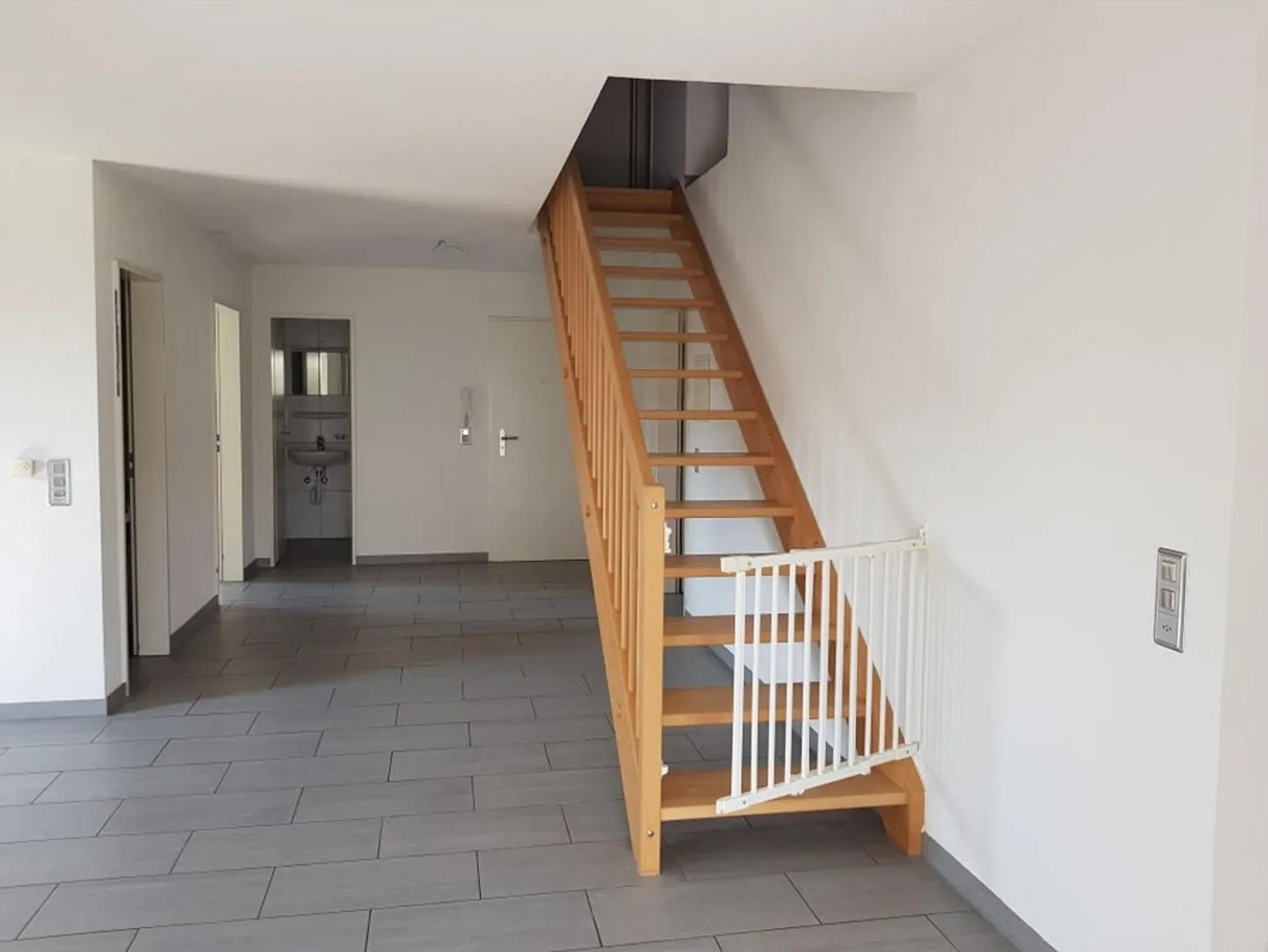 Living with Style & Space Spacious 4.5-Room Maisonette in Wahlen - Photo 15 of 17