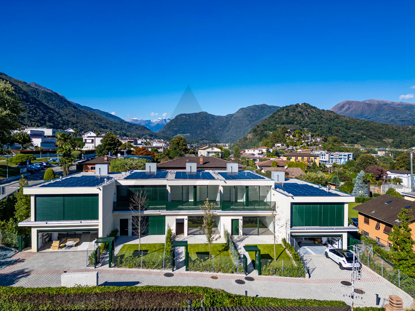 NUOVA CASA A SCHIERA: DESIGN INNOVATIVO E COMFORT SOSTENIBILE - Foto 1 di 14