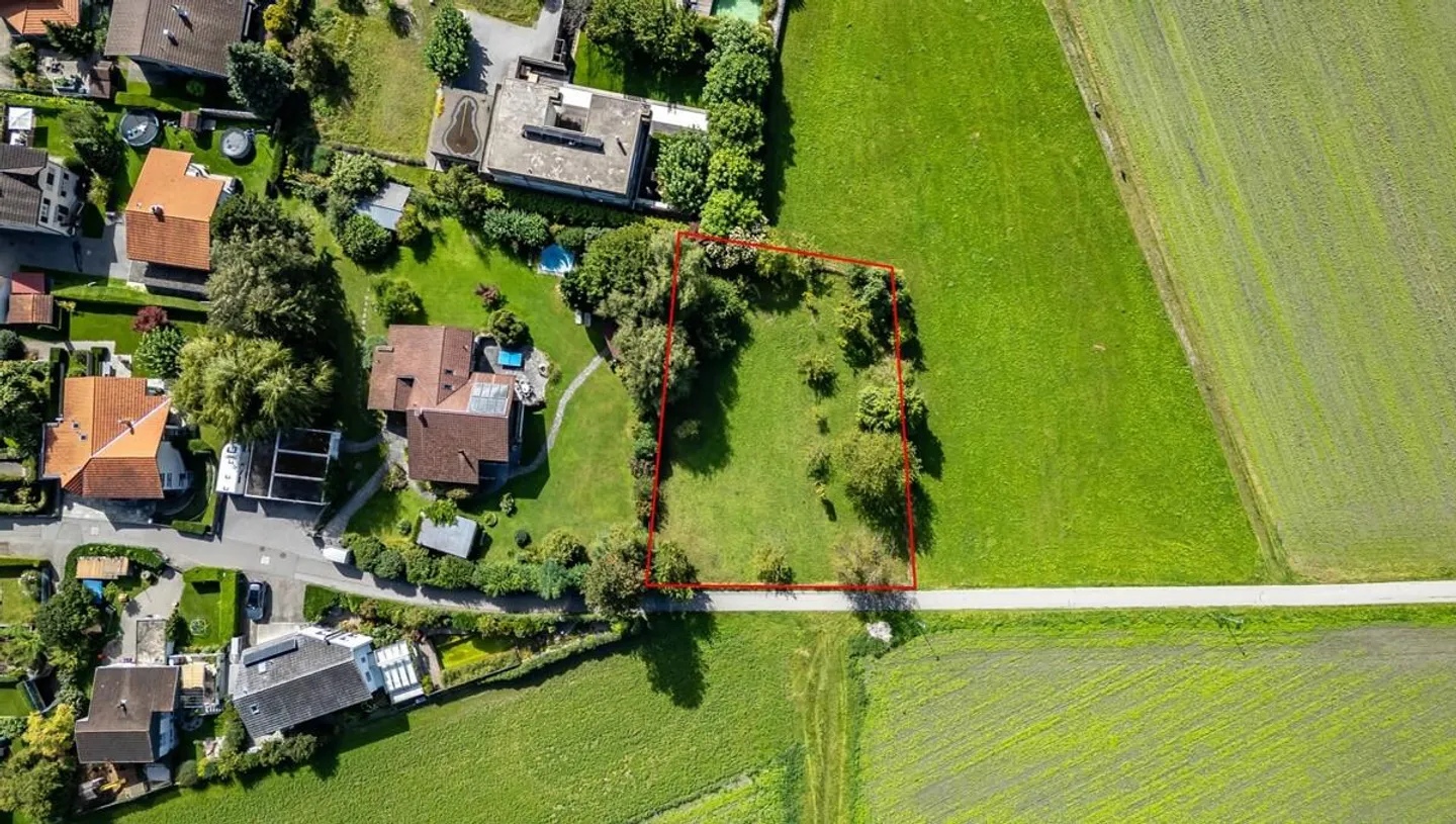 Terreno edificabile a Felsberg: posizione tranquilla con grande potenziale e vista - Foto 1 di 3