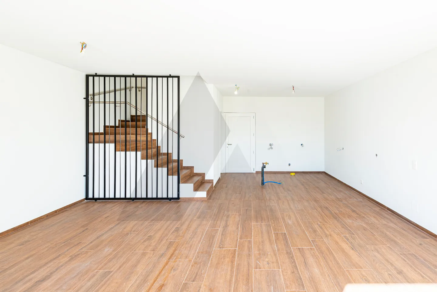 NUOVA CASA A SCHIERA: DESIGN INNOVATIVO E COMFORT SOSTENIBILE - Foto 4 di 14