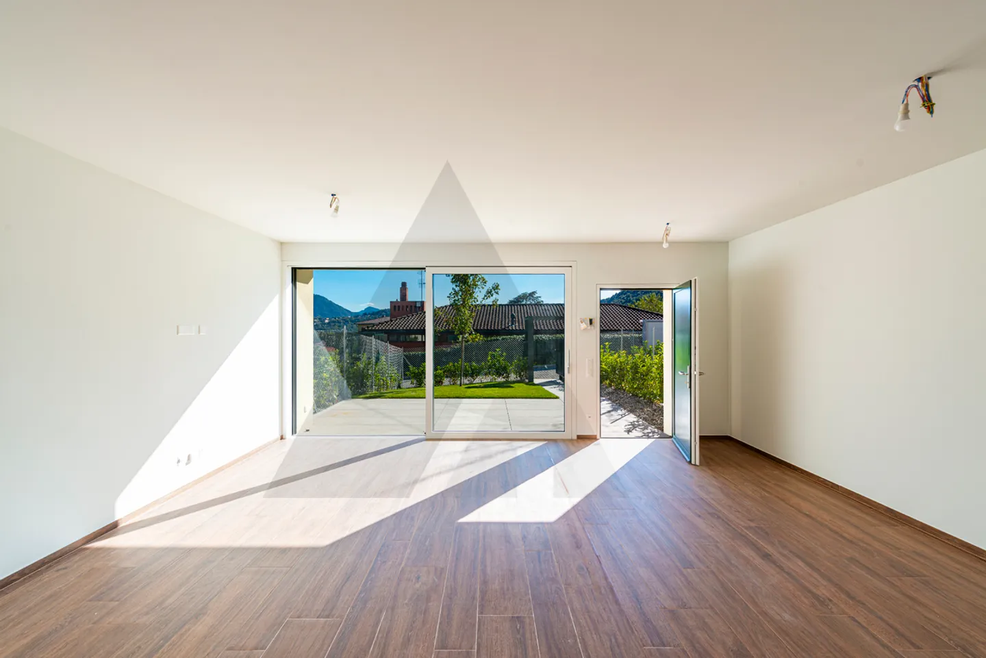 NUOVA CASA A SCHIERA: DESIGN INNOVATIVO E COMFORT SOSTENIBILE - Foto 5 di 14