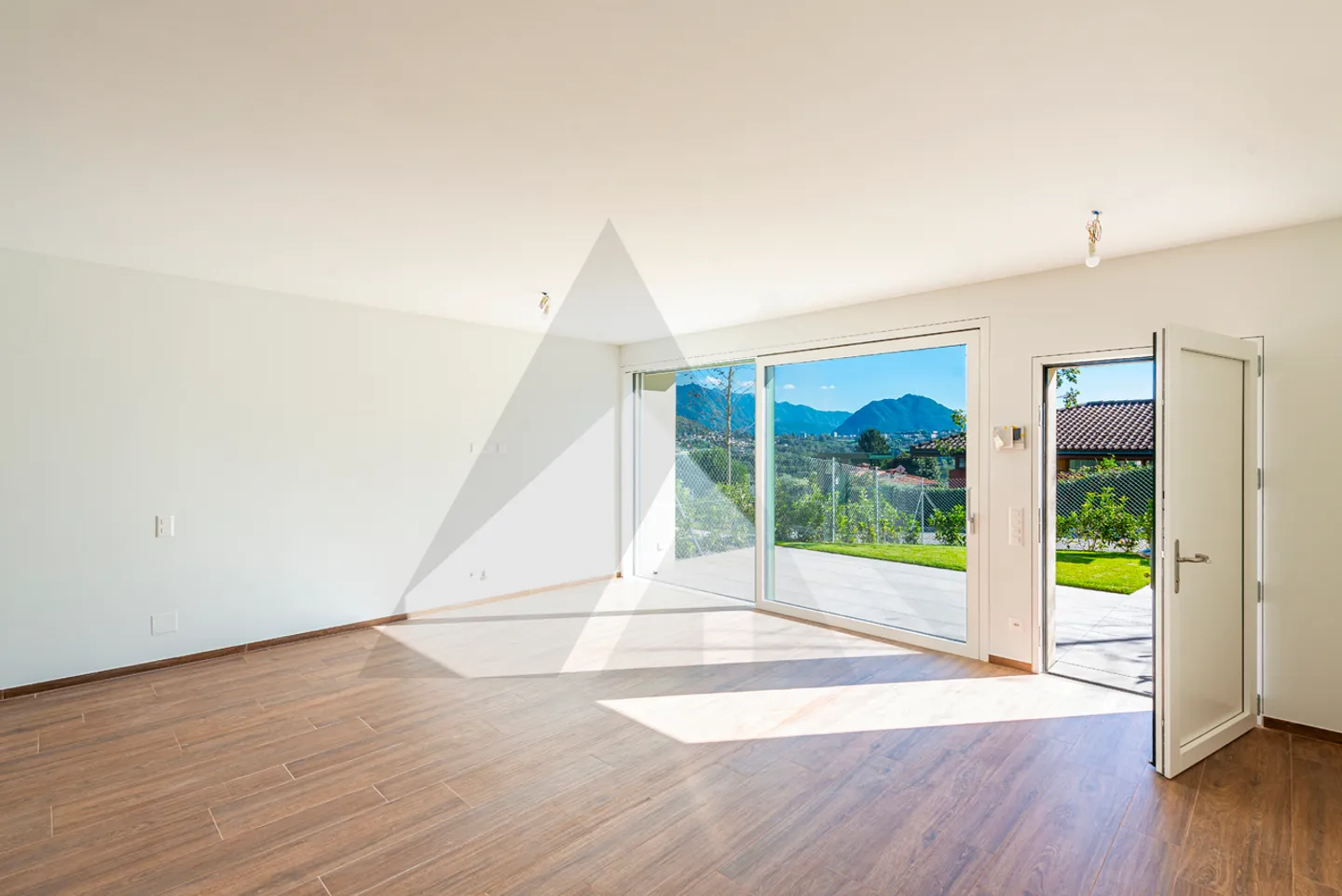 NUOVA CASA A SCHIERA: DESIGN INNOVATIVO E COMFORT SOSTENIBILE - Foto 6 di 14