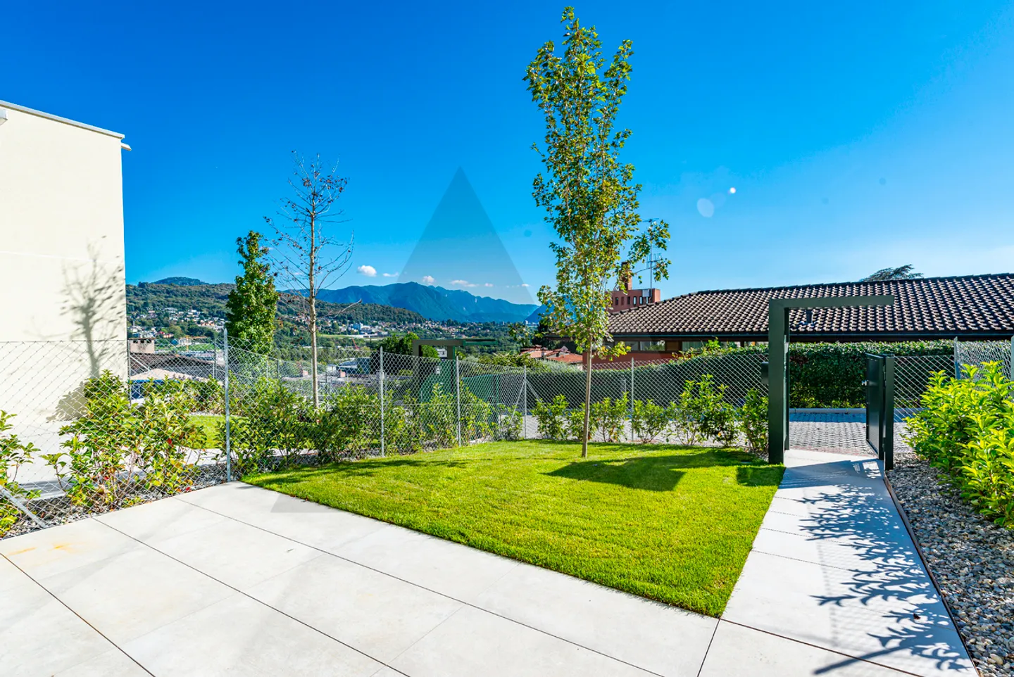 NUOVA CASA A SCHIERA: DESIGN INNOVATIVO E COMFORT SOSTENIBILE - Foto 12 di 14