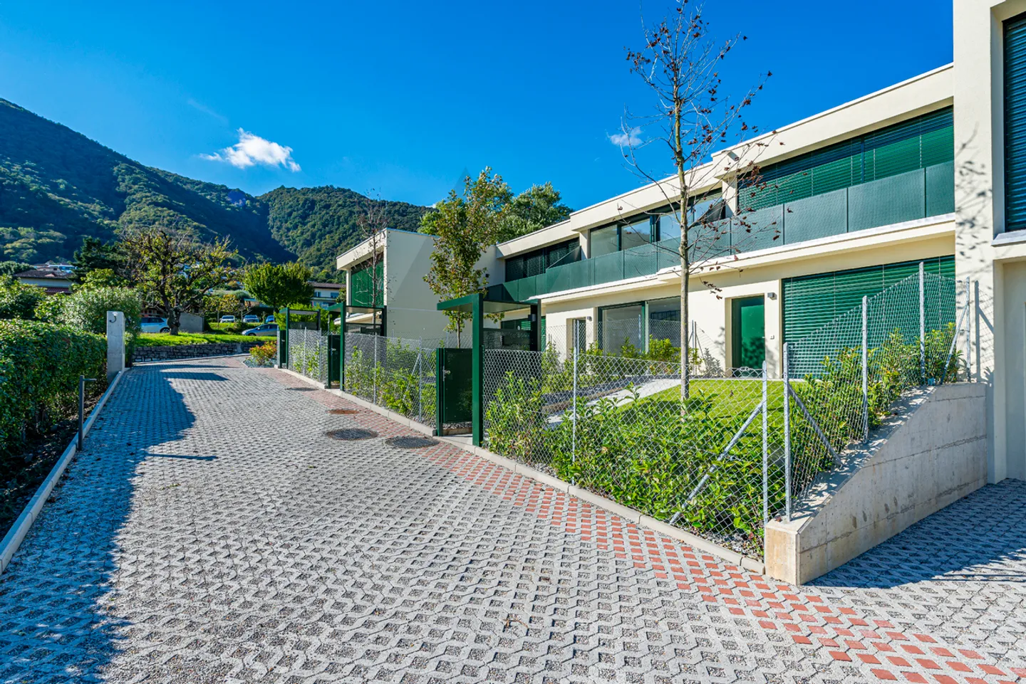 NUOVA CASA A SCHIERA: DESIGN INNOVATIVO E COMFORT SOSTENIBILE - Foto 13 di 14