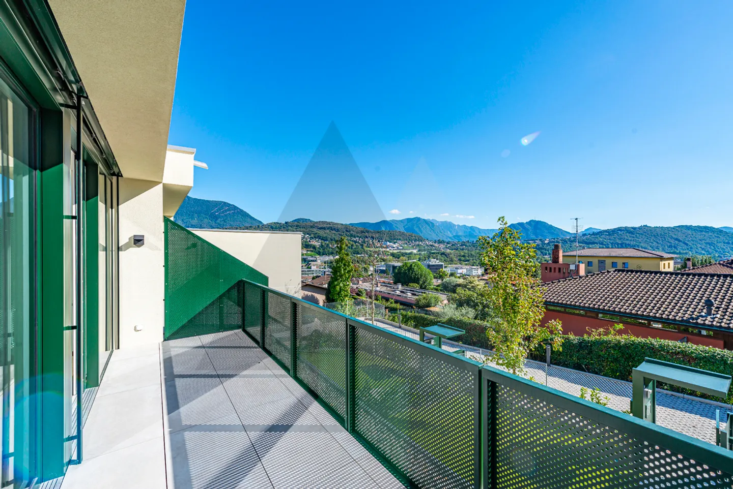 NUOVA CASA A SCHIERA: DESIGN INNOVATIVO E COMFORT SOSTENIBILE - Foto 8 di 14