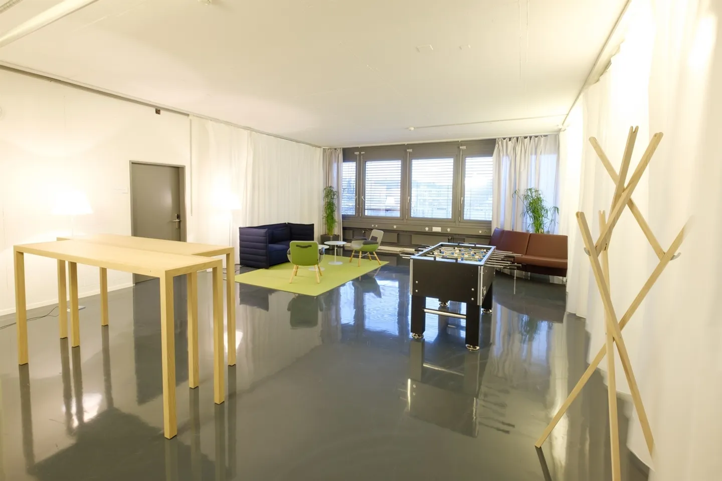 Bureau et espaces commerciaux avec des avantages fiscaux près de l'aéroport - Photo 7 sur 10