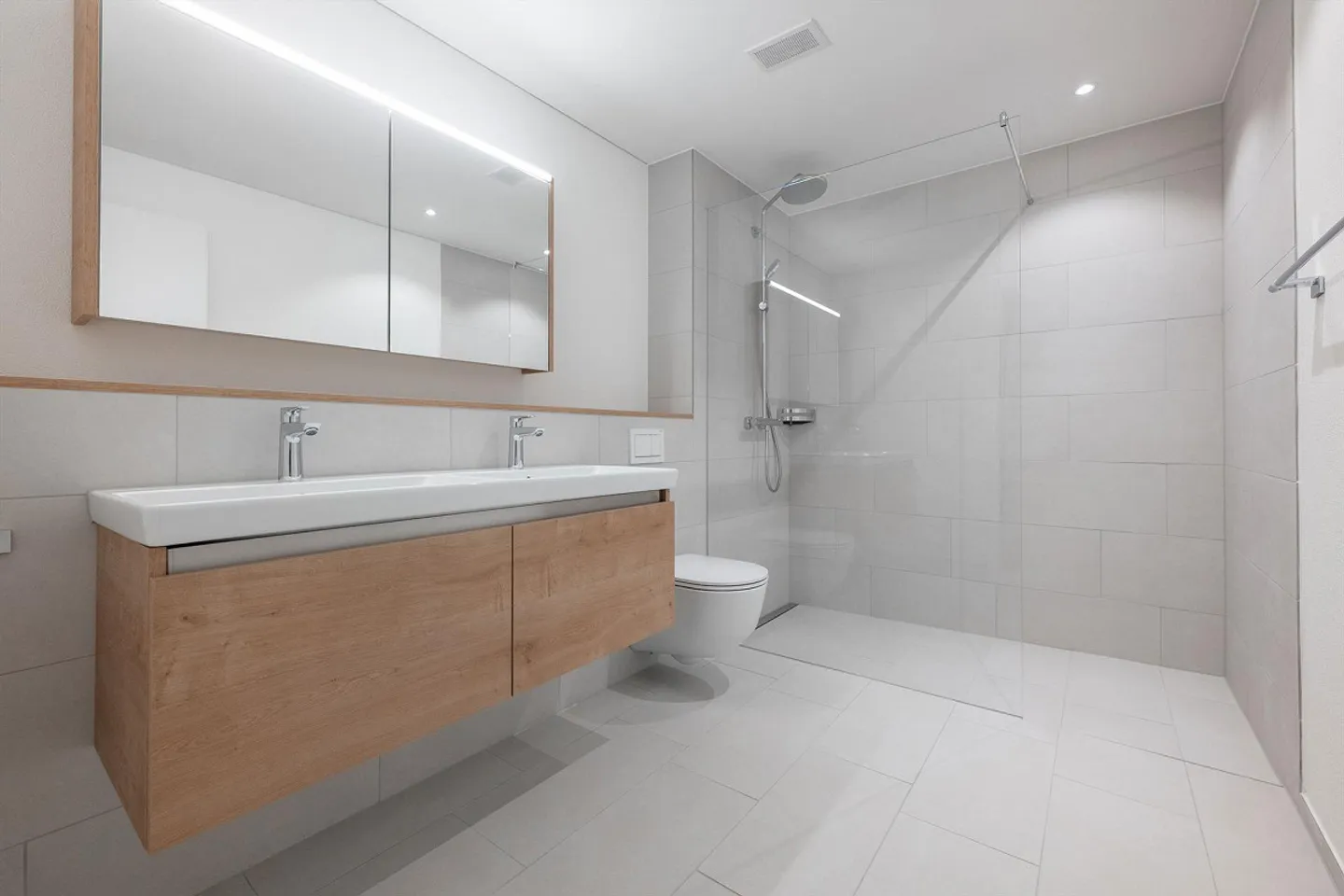 Bright 5.5 Room New Apartment with Large Patio - First Occupancy - Photo 2 of 11