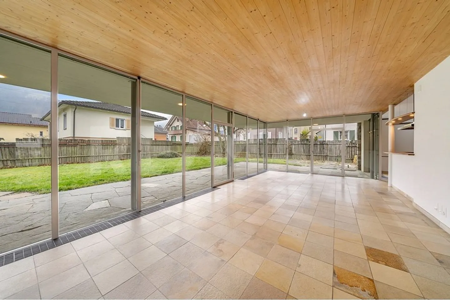 Maison familiale spacieuse avec jardin - Photo 6 sur 13