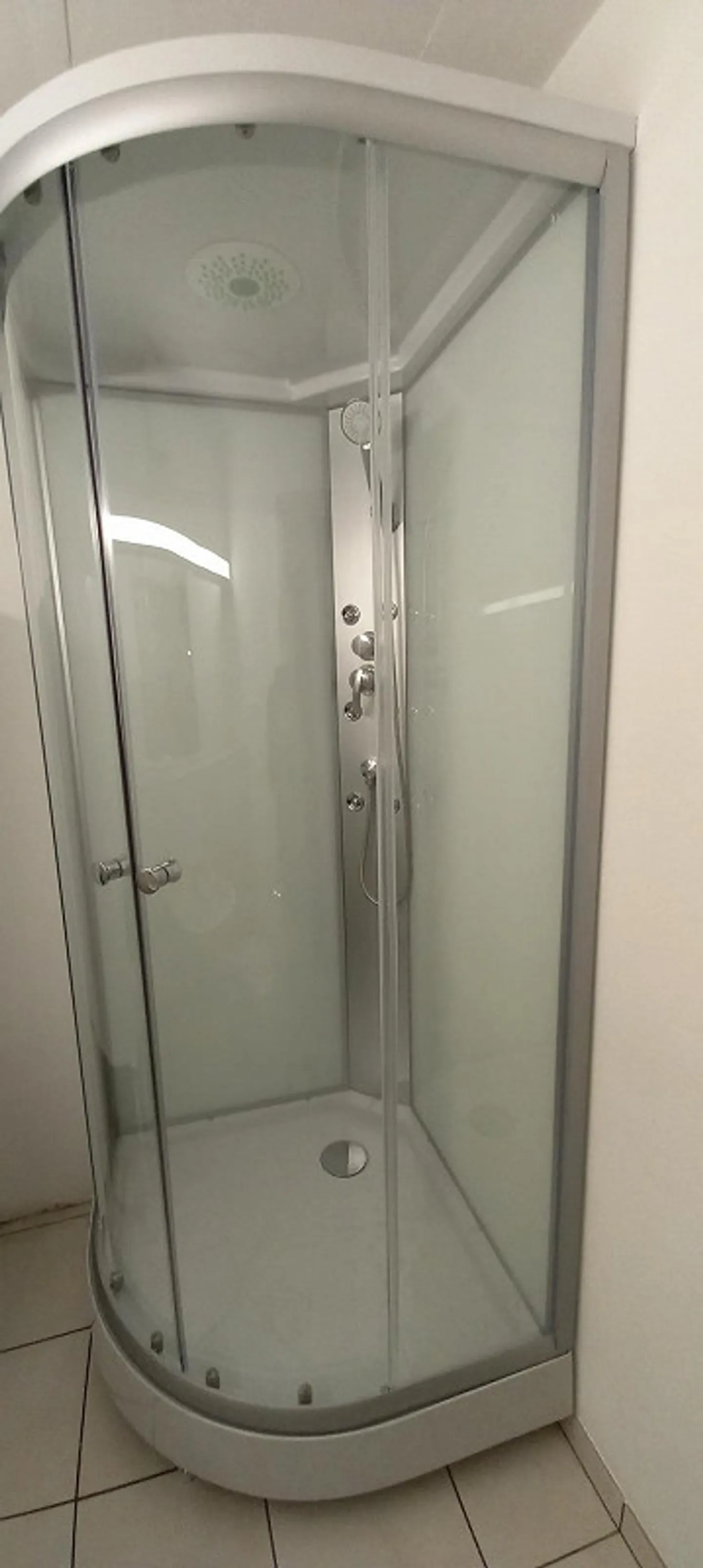 Luminoso, recentemente ristrutturato appartamento con 2 camere - Foto 2 di 5