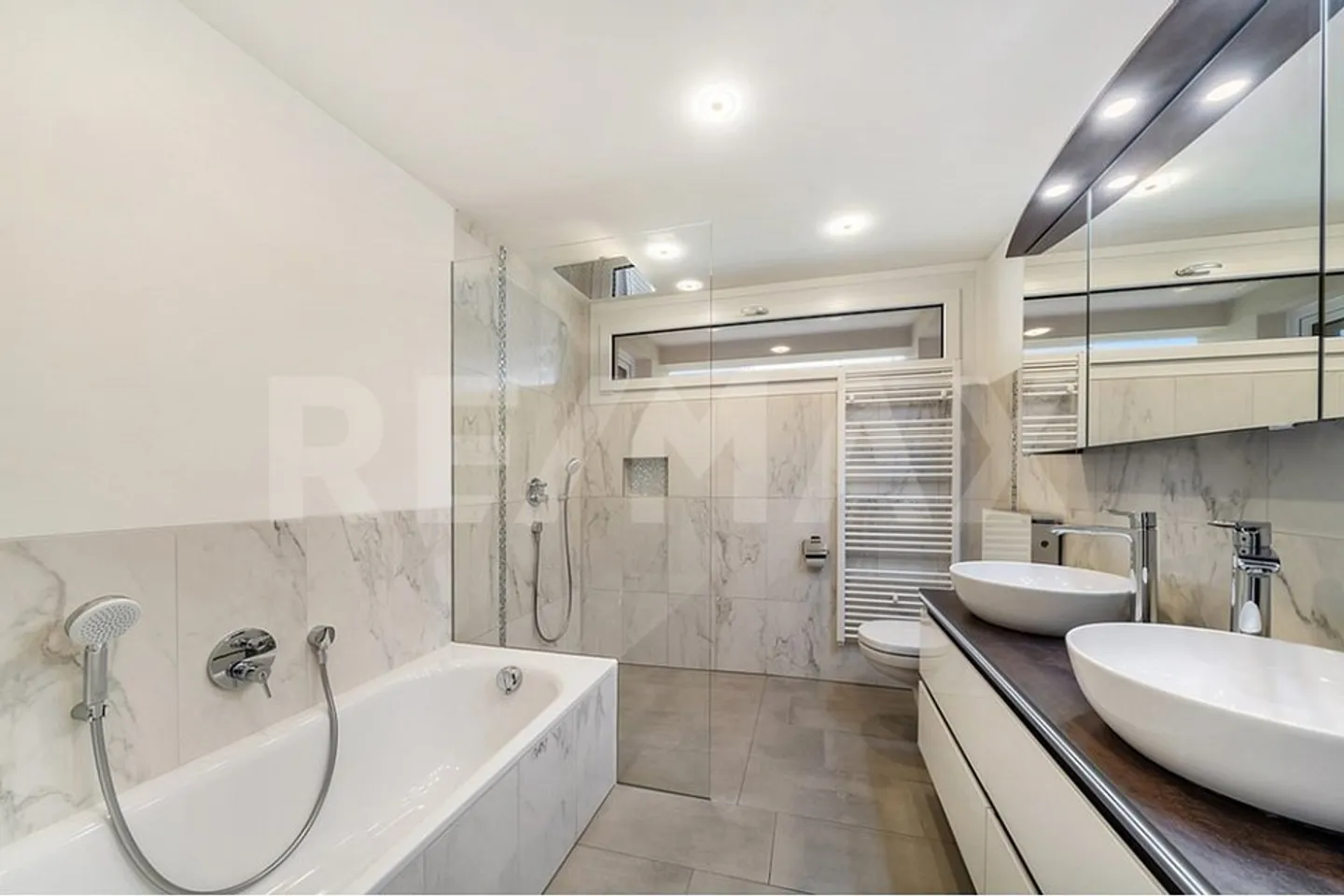 Maison familiale spacieuse avec jardin - Photo 12 sur 13