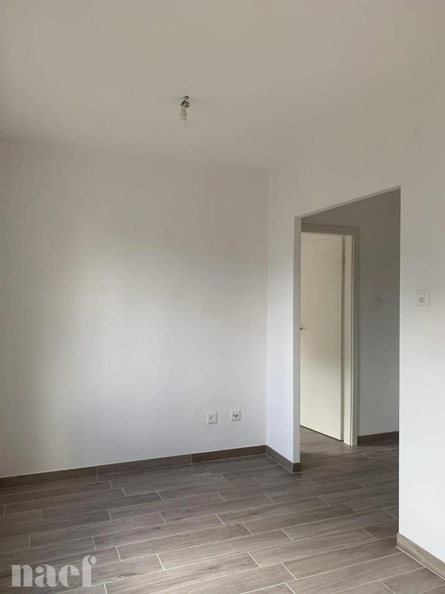 Beautiful renovated 2.5-room apartment - Photo 8 of 12