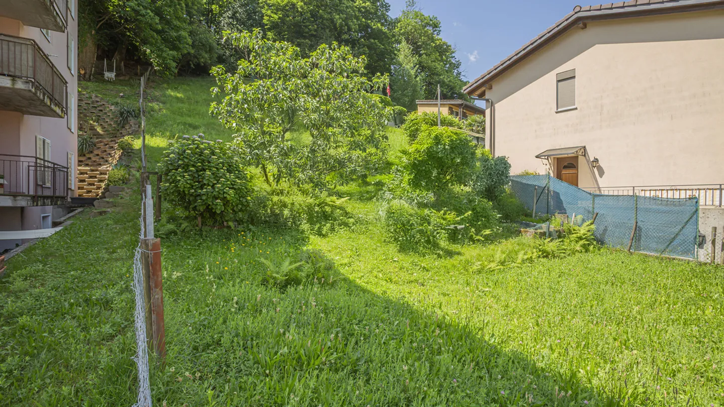Prime Land in Gentilino - Photo 3 of 5
