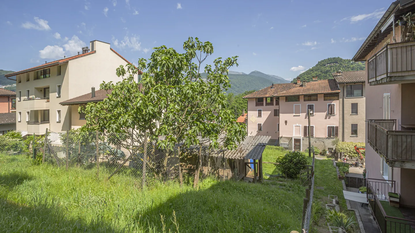 Prime Land in Gentilino - Photo 5 of 5