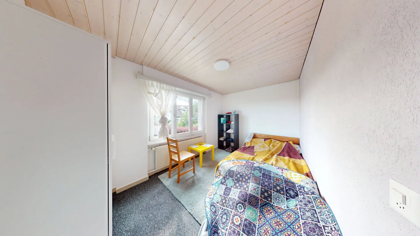 Une maison, deux possibilités - Paradis familial avec potentiel - Photo 8 sur 13