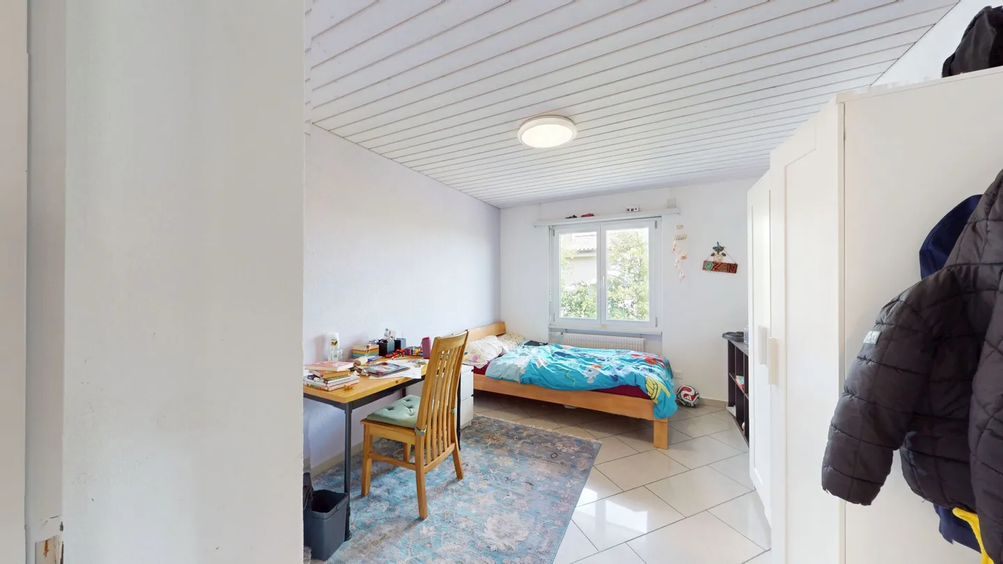Une maison, deux possibilités - Paradis familial avec potentiel - Photo 9 sur 13